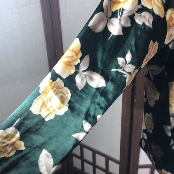 Victoria's Secret Green Floral Satiny Sleep Shirt Button Down Long Sleeve Size M - Picture 8 of 14